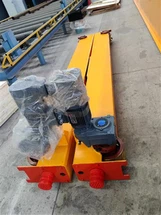 What are the feedback mechanisms of a Crane Remote?